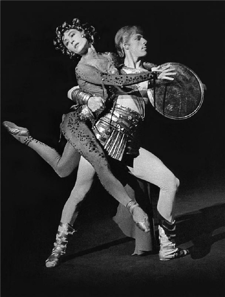 Medusa - Olga Skálová (Medusa), Petr Vondruška (Perseus). Foto: Jaromír Svoboda. Medusa - Olga Skálová (Medusa), Petr Vondruška (Perseus). Foto: Jaromír Svoboda.