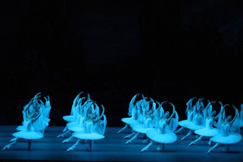 Tanec stínů. Foto: Damir Yusupov.