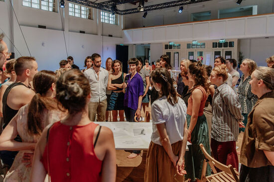 Inner Speech as a Stage Gesture in Instant Composition. Photo: Tereza Jakoubková Photography.
