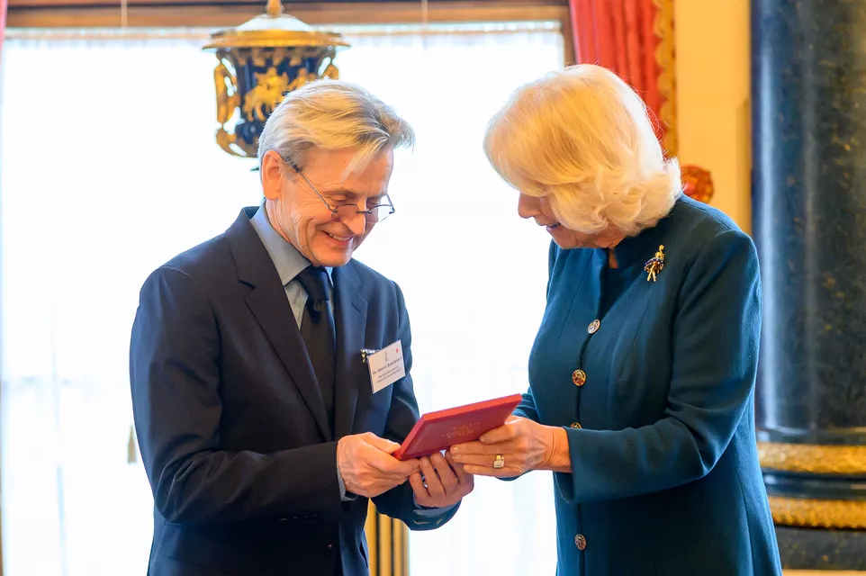Michail Baryšnikov a královna manželka Camilla. Foto Royal Academy of Dance - David Tett.