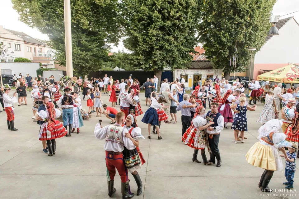 Slovácko Kermesse in Jundrov 2022. Free entertainment under the maypole, 27 August 2022. Photo: Petr Omelka.