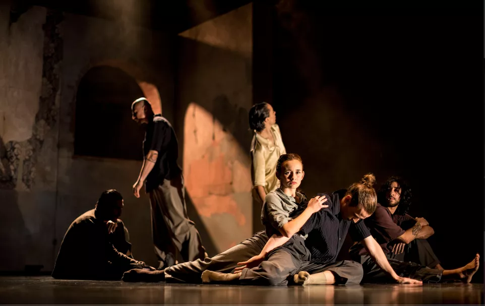 Your Ghosts, My Shadows. Lenka Vagnerová and Company. Photo: Vojta Brtnický.