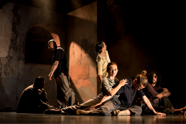 Your Ghosts, My Shadows. Lenka Vagnerová and Company. Photo: Vojta Brtnický.