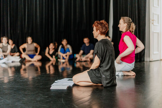Inner Speech as a Stage Gesture in Instant Composition. Photo: Tereza Jakoubková Photography.