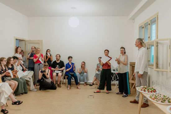 Inner Speech as a Stage Gesture in Instant Composition. Photo: Tereza Jakoubková Photography.