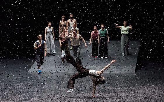 Dresden Frankfurt Dance Company: Improvisational Quests at the Romaeuropa Festival