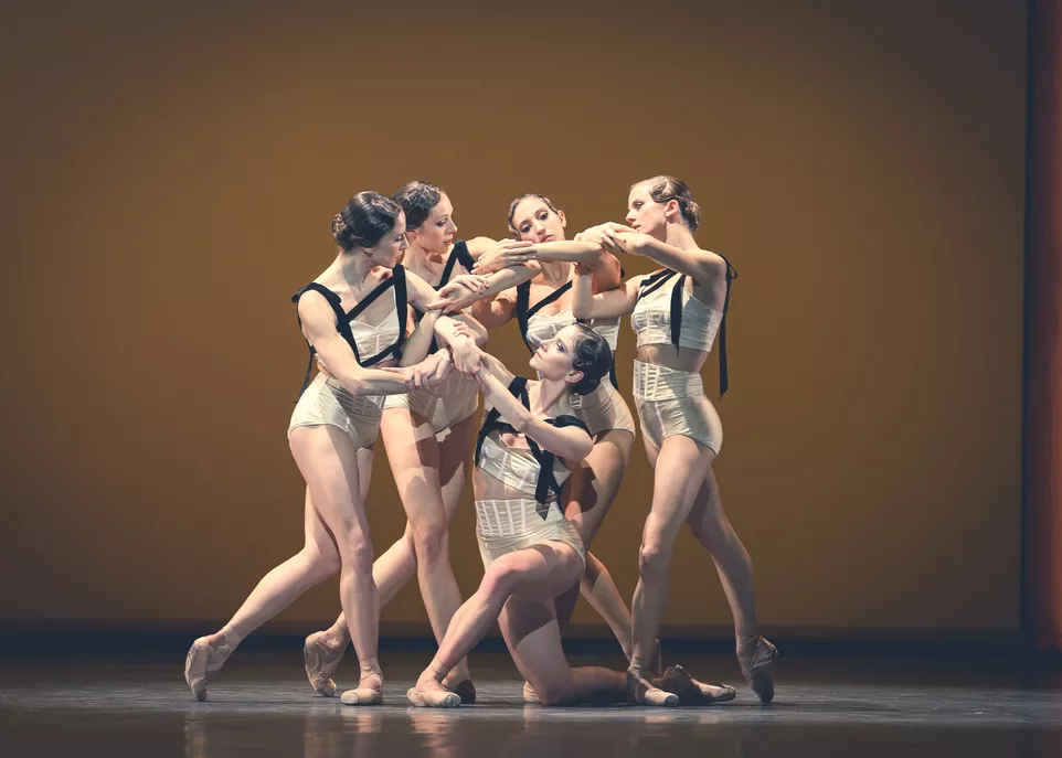 Christopher Wheeldon: Corybantic Games. Photo: Maria Helena Buckley / Paris Opera Ballet.