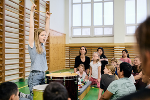 Visualisation of music demonstrated by a musician. Photo: Kamil Hauptmann.