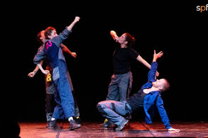 IT’S NIGHT AGAIN by Panzetti / Ticconi with Dance Theater Heidelberg.  Photo credit© Manuela Giusto-Sempre Più Fuori festival 2026.

