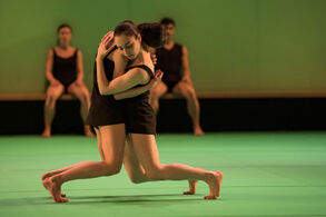 Hora (Beatriz Fernandez Moreno, Andrea Díaz). Photo: Serghei Gerciu.