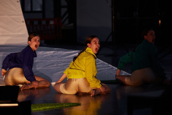 Treatment of Remembering (Sabina Bočková, Johana Pocková, Inga Zotova-Mikshina). Photo: Kamil Hauptmann.