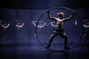 Cizinec. Losers Cirque Company. Foto: Pavel Hejny. 