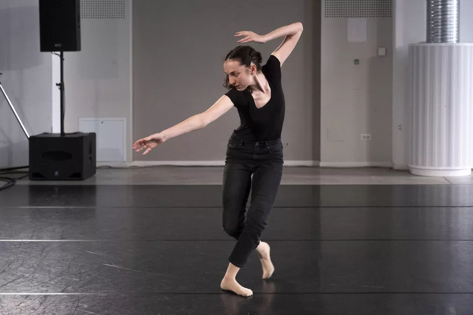 Keren Lurie Pardes in Ausencia. Photo: Clara Mammana. 