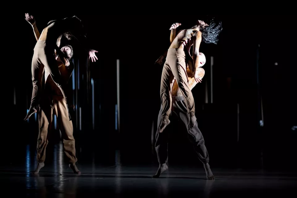 Jezdci (Lenka Vágnerová). Foto: Vojtěch Brtnický. Jezdci (Lenka Vágnerová). Foto: Vojtěch Brtnický.