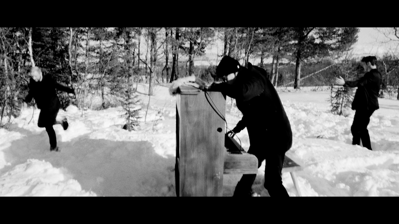 Can you come down and fetch me? Snow edition (Inge Martin Helgesen, Sigurd Johan Heide, Benjamin Mork). Photo: Kartellet.