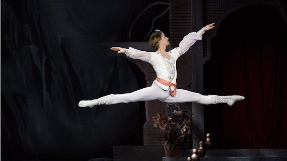 Michal Štípa v baletu La Bayadère. Foto: archiv ND Praha.