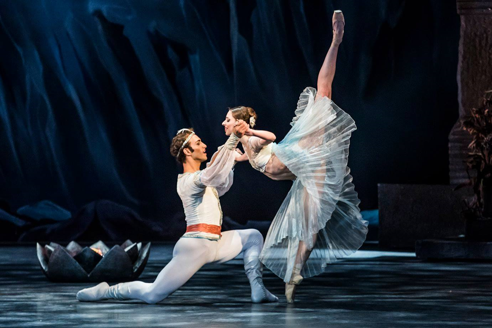 Bajadéra (Giovanni Rotolo, Alina Nanu). Foto Archiv ND. Bajadera (Giovanni Rotolo). Photo: Archive NT