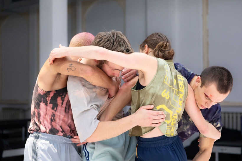 Fists to Flowers. Photo: Mayra Wallraff.