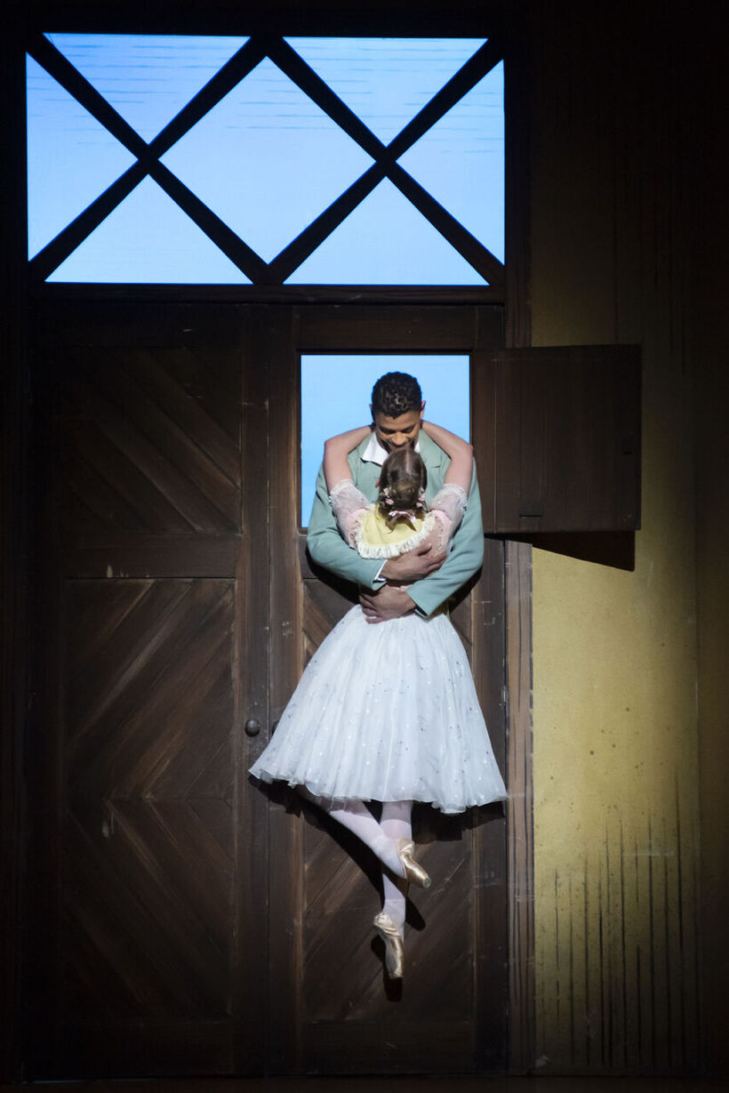 Léonore Baulac & Guillaume Diop in La Fille Mal Gardée. Photo: Benoîte Fanton / OnP. 