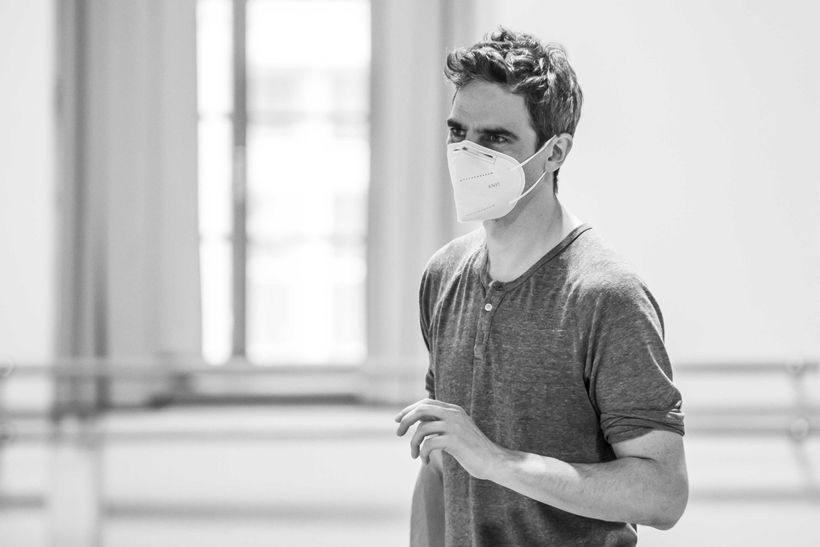 Alejandro Cerrudo at the rehearsal of Dos soles solos. Photo: Martin Divíšek.