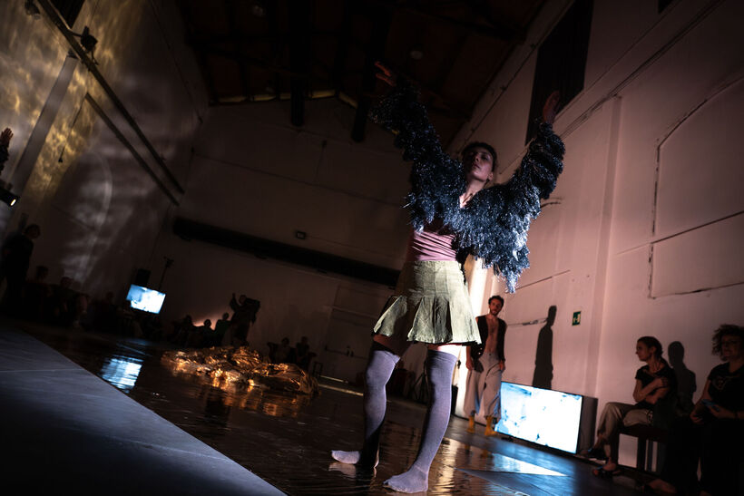 Goldroom by Gruppo Nanu. Photo courtesy of Fuori Programma Festival/Ph Giuseppe Follacchio.