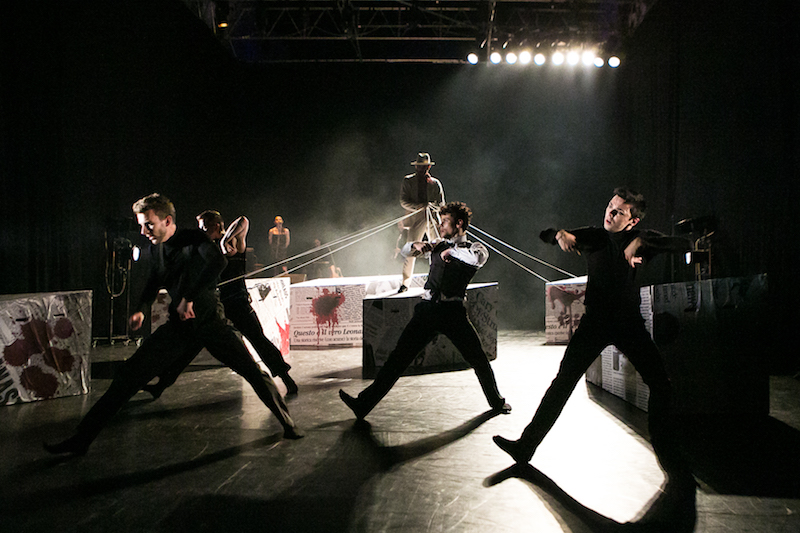 Poslední večeře (Alex Sadirov, Adam Sojka, Ondřej Vinklát, Mathias Deneux, Štěpán Pechar a Alina Nanu). Foto: Michal Hančovský.