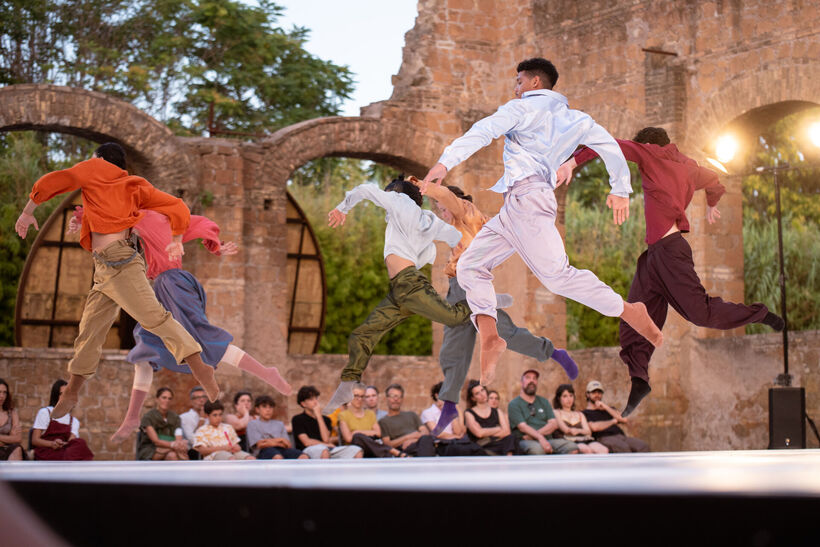 MiR Dance Company: Hasard & Bolero by Sita Ostheimer. Photo courtesy of Fuori Programma Festival/Ph Giuseppe Follacchio.
