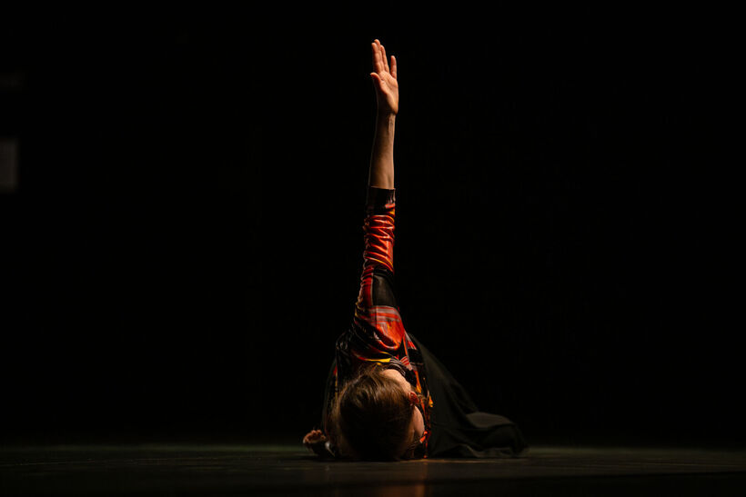 Stefania Tansini in Tu non mi perderai mai by Raffaella Giordano. Courtesy of ORBITA|Spellbound Centro Nazionale di Produzione della Danza. Photo: Giuseppe Follacchio.
