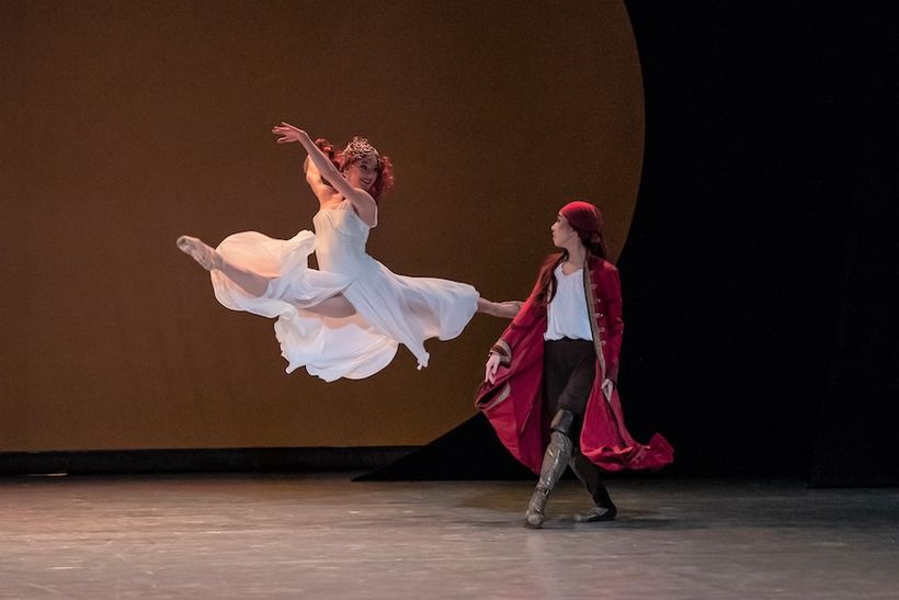 Corsaire  (Adrienn Tiszai, Shino Sakurado) Photo: Serghei Gherciu.