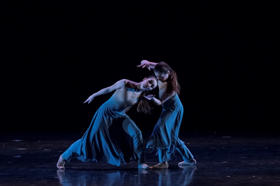 V mlhách - Tereza Szentpéteryová, Ayano Nagamori, foto: Serghei Gherciu