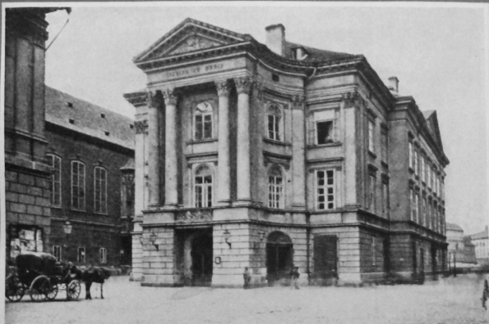 Fotografie Stavovského divadla před rokem 1882, před vybudováním zděných a litinových požárních ochozů.